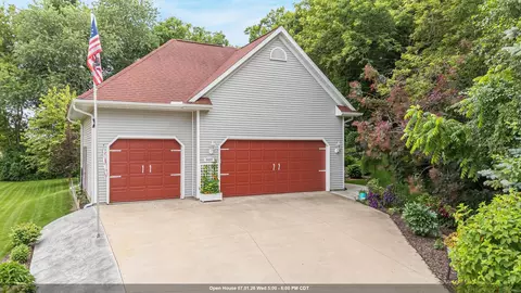 8405 Ridgeview Ct, Larsen, WI 54947