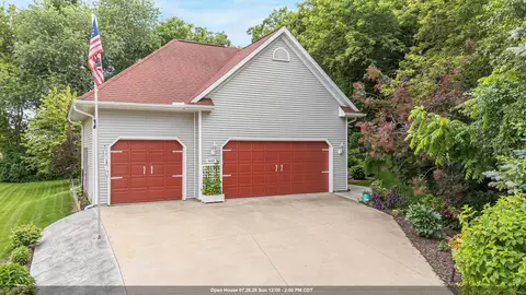 8405 Ridgeview Ct, Larsen, WI 54947