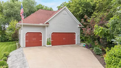 8405 Ridgeview Ct, Larsen, WI 54947