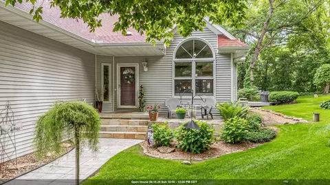 8405 Ridgeview Ct, Larsen, WI 54947