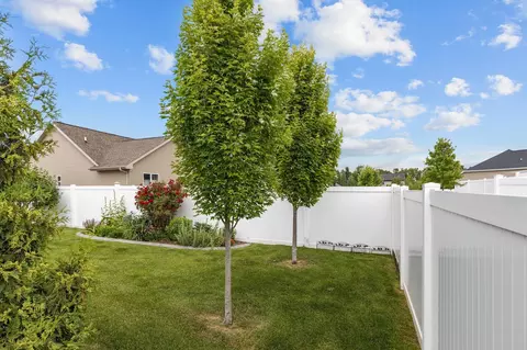 Exterior - 3627 Tulip Trl, Appleton, WI 54913 photo 9 of 24
