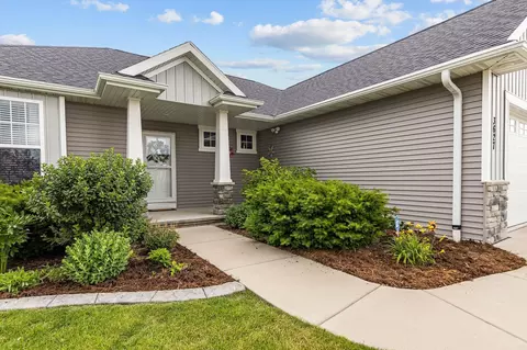 Exterior - 3627 Tulip Trl, Appleton, WI 54913 photo 4 of 24
