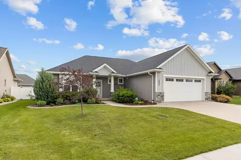 Exterior - 3627 Tulip Trl, Appleton, WI 54913 photo 2 of 24
