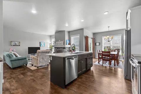 Kitchen - 3627 Tulip Trl, Appleton, WI 54913 photo 3 of 5