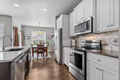 Kitchen - 3627 Tulip Trl, Appleton, WI 54913 photo 4 of 5
