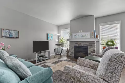 Living - 3627 Tulip Trl, Appleton, WI 54913 photo 2 of 3