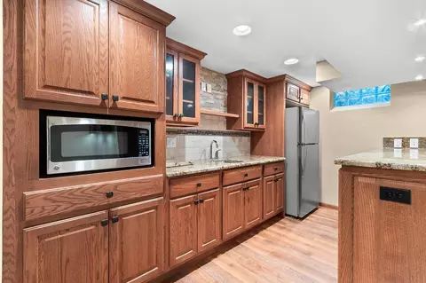 Kitchen - 151 Harrys Gtwy, Appleton, WI 54914 photo 6 of 7