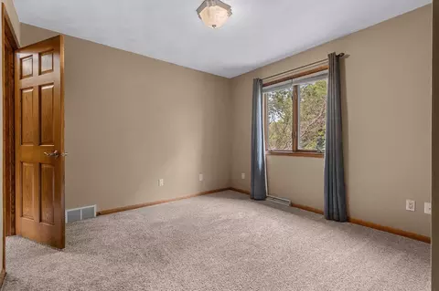 Bedroom - 151 Harrys Gtwy, Appleton, WI 54914 photo 7 of 12