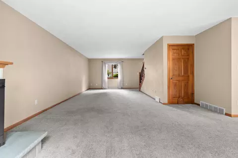 Living - 151 Harrys Gtwy, Appleton, WI 54914 photo 2 of 10