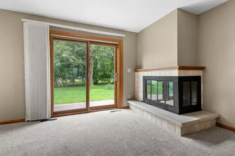 Living - 151 Harrys Gtwy, Appleton, WI 54914 photo 5 of 10