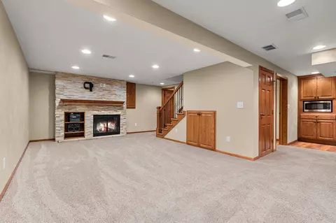 Living - 151 Harrys Gtwy, Appleton, WI 54914 photo 6 of 10