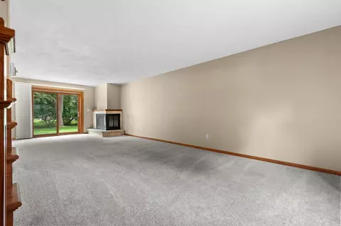Living - 151 Harrys Gtwy, Appleton, WI 54914 photo 4 of 10
