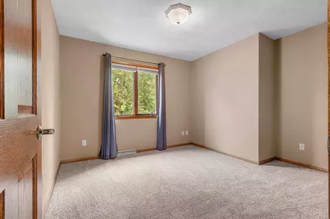 Bedroom - 151 Harrys Gtwy, Appleton, WI 54914 photo 5 of 12