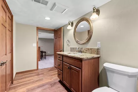 Bath - 151 Harrys Gtwy, Appleton, WI 54914 photo 5 of 6