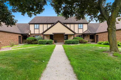 Exterior - 151 Harrys Gtwy, Appleton, WI 54914 photo 5 of 14