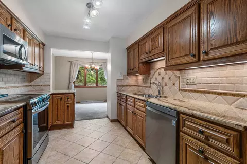 Kitchen - 151 Harrys Gtwy, Appleton, WI 54914 photo 1 of 7