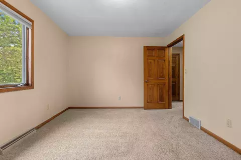 Bedroom - 151 Harrys Gtwy, Appleton, WI 54914 photo 11 of 12
