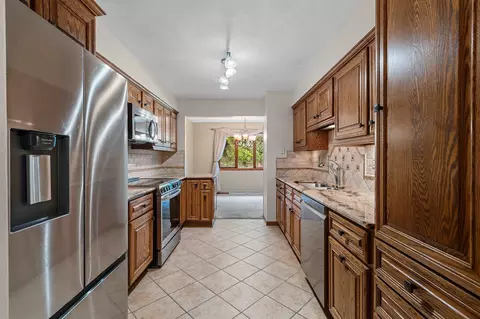 Kitchen - 151 Harrys Gtwy, Appleton, WI 54914 photo 2 of 7