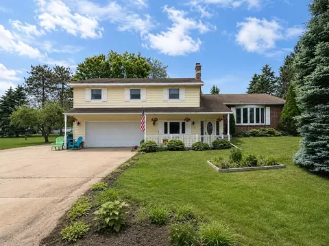 923 Barbara Ln, Marinette, WI 54143