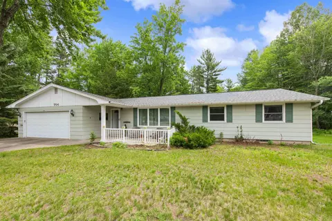 704 Funk St, Crivitz, WI 54114