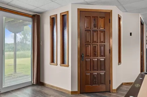 Entry Way - n2749 Evergreen Lane, Appleton, WI 54913 photo 2 of 2