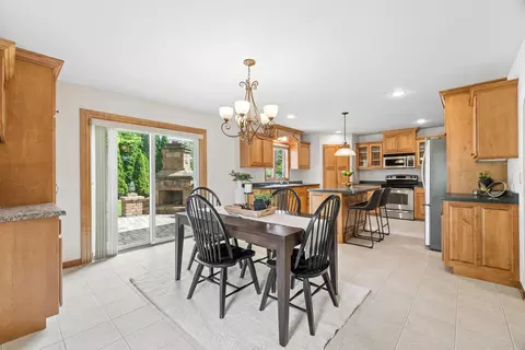Dining - 4226 E Appleseed Dr, Appleton, WI 54913 photo 2 of 3