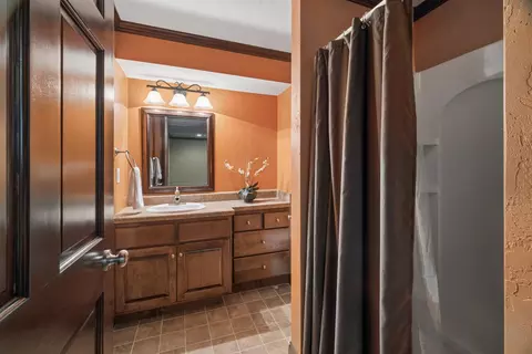 Bath - 4226 E Appleseed Dr, Appleton, WI 54913 photo 5 of 6