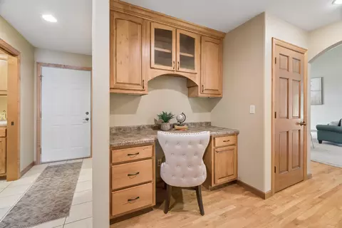 Entry Way - 4226 E Appleseed Dr, Appleton, WI 54913 photo 2 of 4