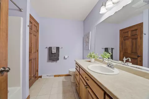 Bath - 4226 E Appleseed Dr, Appleton, WI 54913 photo 4 of 6