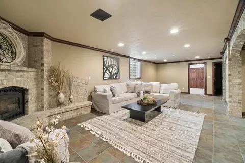 Living - 4226 E Appleseed Dr, Appleton, WI 54913 photo 2 of 2