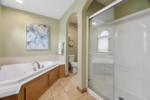 Bath - 4226 E Appleseed Dr, Appleton, WI 54913 photo 3 of 6