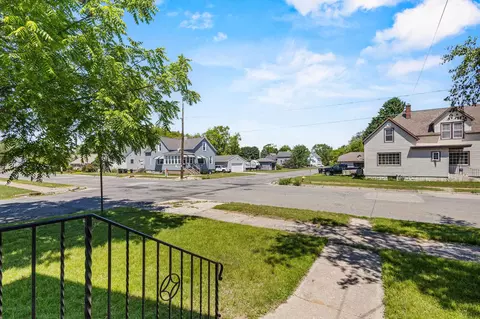Exterior - 1513 28th Ave, Menominee, MI 49858 photo 5 of 8