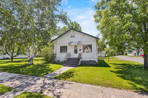 Exterior - 1513 28th Ave, Menominee, MI 49858 photo 3 of 8