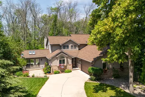 2238 Woodlawn Ln, Appleton, WI 54914