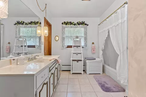 Bath - w8528 Kuchta Road, Crivitz, WI 54114 photo 4 of 5