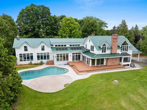 5620 Galuska Rd, Abrams, WI 54101