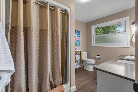 Bath - 3616 E Lexington Dr, Appleton, WI 54915 photo 4 of 7