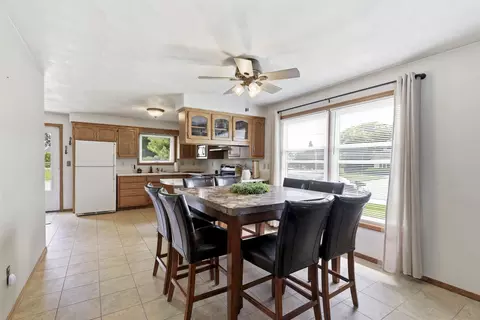 Dining - 2605 W Big Bend Dr, Appleton, WI 54914 photo 3 of 4