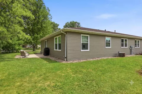 Exterior - 2605 W Big Bend Dr, Appleton, WI 54914 photo 2 of 4