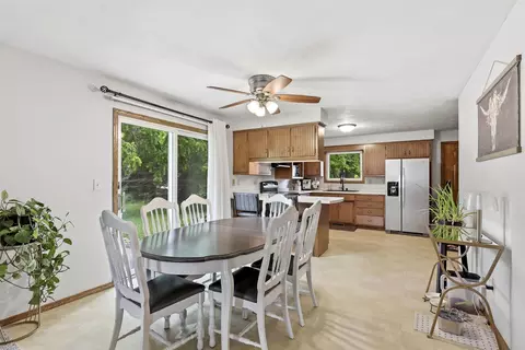 Dining - 2605 W Big Bend Dr, Appleton, WI 54914 photo 2 of 4