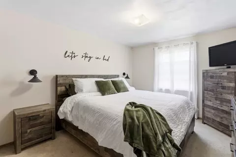 Bedroom - 2605 W Big Bend Dr, Appleton, WI 54914 photo 4 of 5