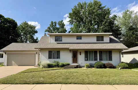 535 Park Ave, Waupaca, WI 54981