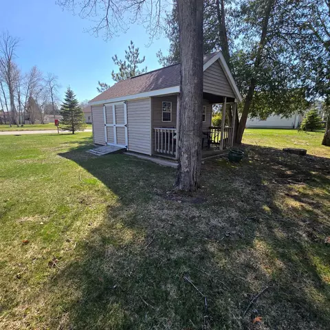 39 Th Ave, Menominee, MI 49858
