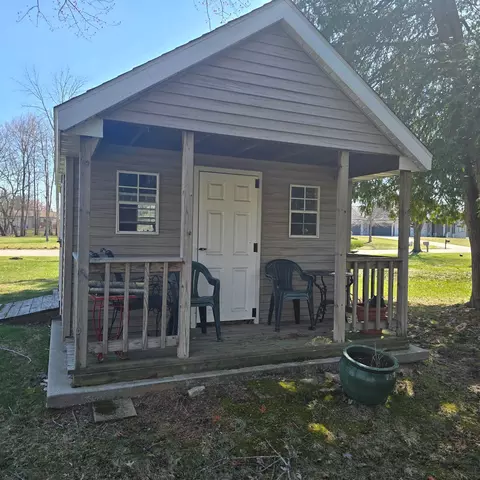 39 Th Ave, Menominee, MI 49858 photo 2