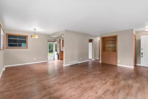 Living - 1502 S Van Dyke Rd, Appleton, WI 54914 photo 3 of 5