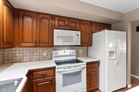 Kitchen - 1502 S Van Dyke Rd, Appleton, WI 54914 photo 2 of 5