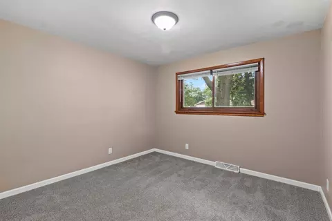 Bedroom - 1502 S Van Dyke Rd, Appleton, WI 54914 photo 1 of 7