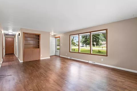 Living - 1502 S Van Dyke Rd, Appleton, WI 54914 photo 4 of 5