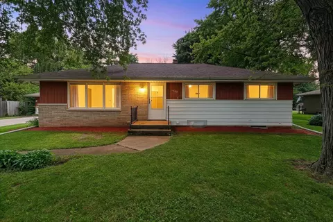 Exterior - 1502 S Van Dyke Rd, Appleton, WI 54914 photo 9 of 12