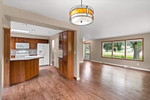 Living - 1502 S Van Dyke Rd, Appleton, WI 54914 photo 1 of 5